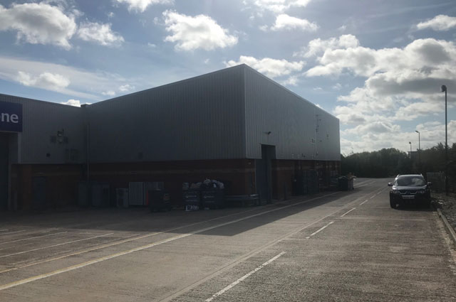 Extension & new entrance feature to existing retail facility 3